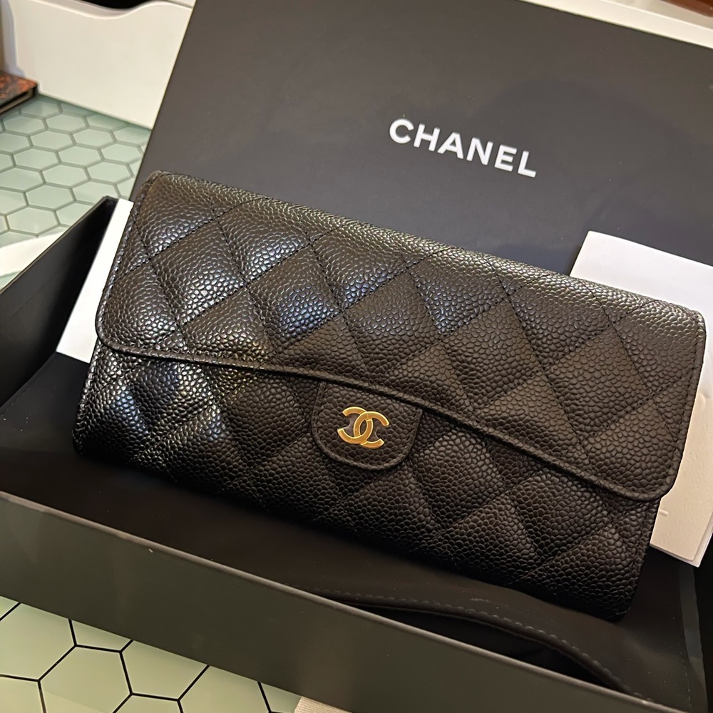 Brand new classic Chanel wallet